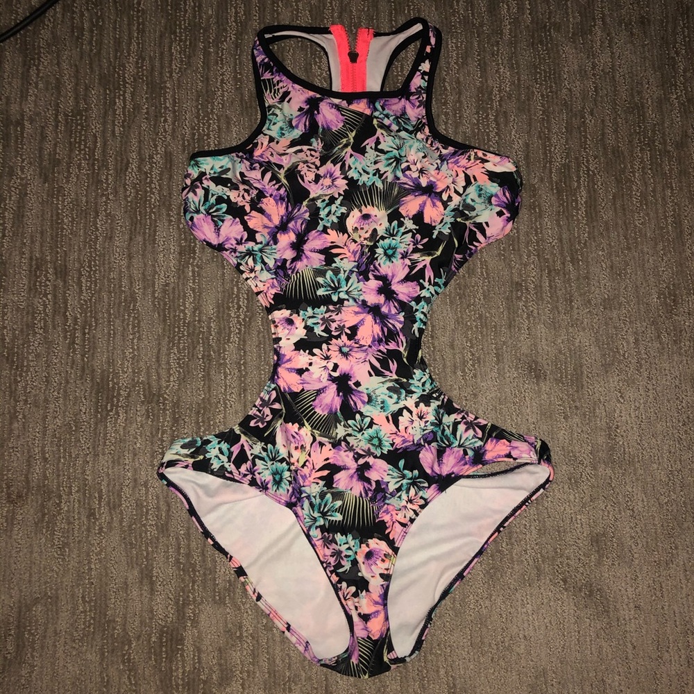 🌸 Tropical One Piece Swimsuit 🌸